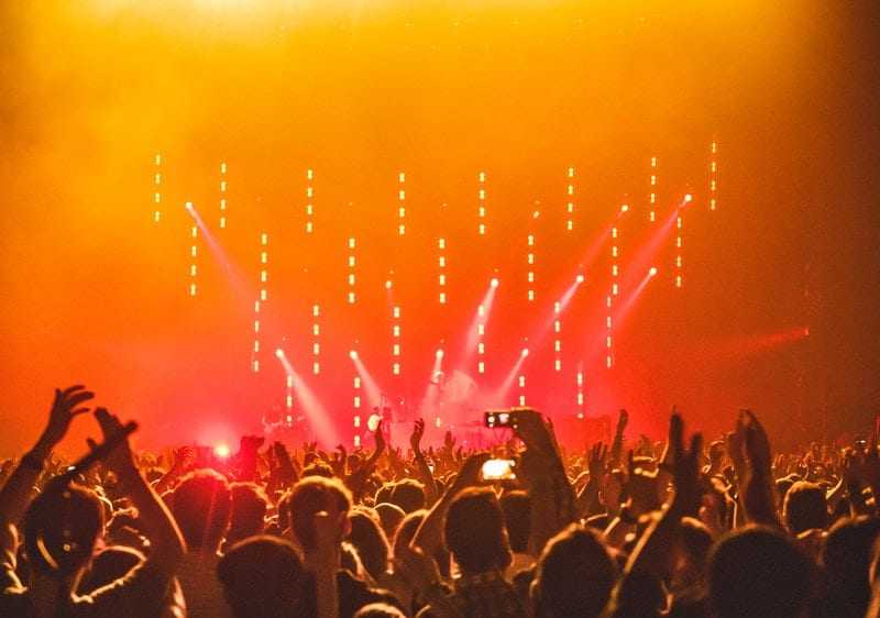 The Definitive Guide to Online Reputation Management 19 Crowd of Fans